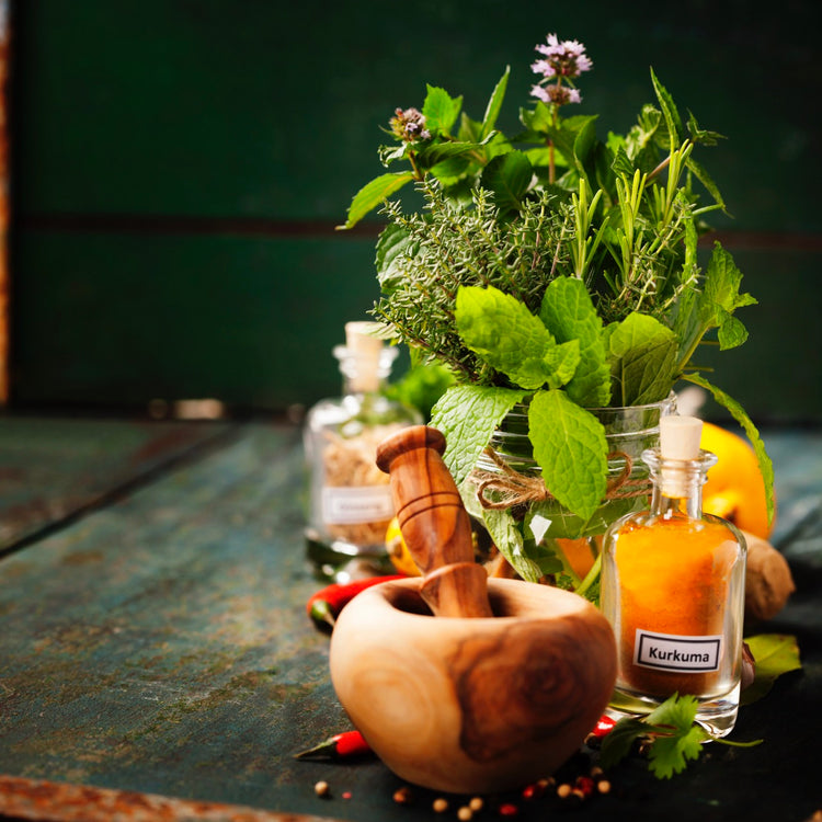 Bio-Kräuter, Öle, Essige & Gewürze – natürliche Aromen in bester Qualität. Jetzt im Online-Shop vom Biomarkt Landgefühl in Wiehl kaufen!