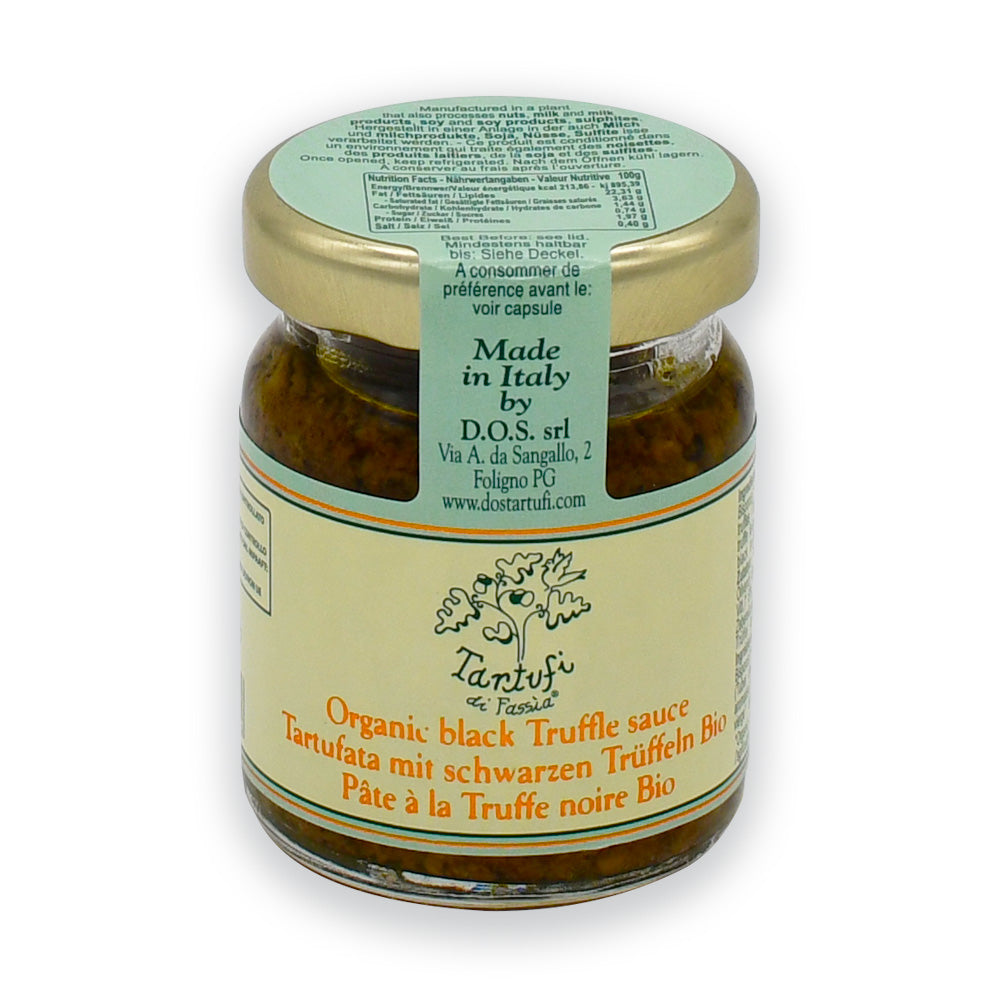 Die „Organic Black Truffle Sauce“ von Tartufi di Fassia ist mehr als nur eine Zutat – sie ist ein Erlebnis. Ob du ein Feinschmecker bist oder einfach nur deine Alltagsgerichte veredeln möchtest, diese Sauce bietet dir den luxuriösen Geschmack und die Qualität, die du verdienst. Genieße das Beste aus biologischem Anbau und traditioneller Handwerkskunst direkt aus Umbrien. Online-Shop Biomarkt Landgefühl